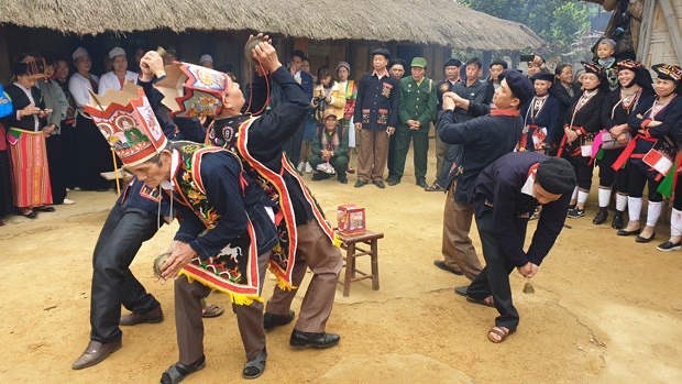 Đồng bào dân tộc Dao với điệu múa chuông truyền thống